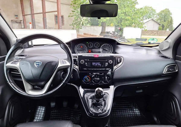 Lancia Ypsilon cena 24900 przebieg: 169300, rok produkcji 2014 z Dzierżoniów małe 379